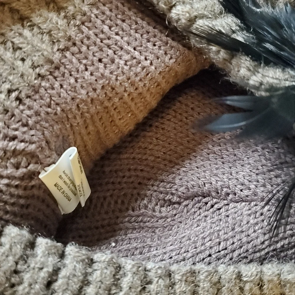 NWOT Jamont Beige Crochet Beret with Feather and Satin Flower